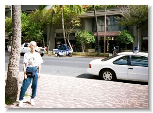 ���C�L�L��Ԃ̘e�ŋL�O�B�e�B