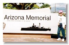 USS�A���]�i���L�O�ق̓�����ɂāB